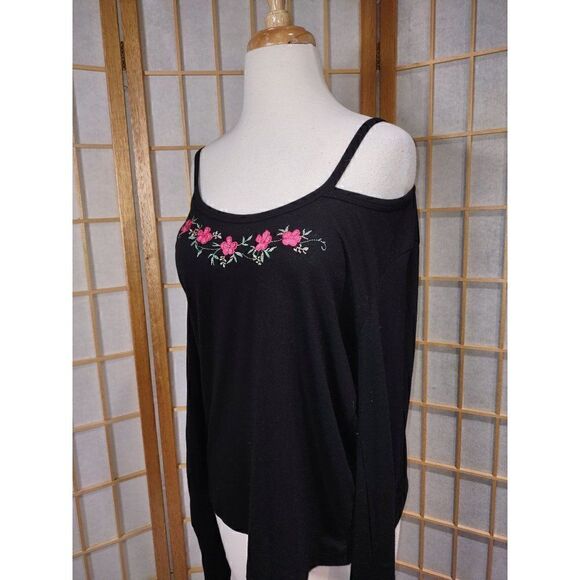 FloraâLgâCold ShoulderâEmbroideredâTop - Picture 12 of 16